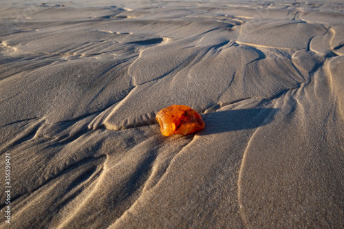 Obraz na płótnie Amber on the beach in the Slowinski National Park. Czolpino, Leba, Poland. w salonie