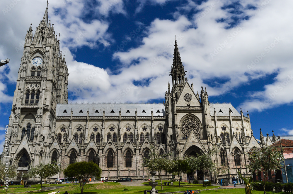 Obraz premium Quito/Ecuador: view of city cathedral. art and gothic architecture