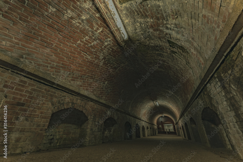 京都 蹴上 インクライン 夜 トンネル レンガ 撮影 一眼レフ ミラーレス Sns 広告 素材 Foto De Stock Adobe Stock