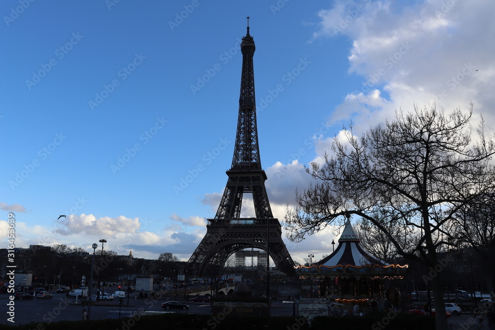 Naklejka premium Tour Eiffel Paris Janvier 2020