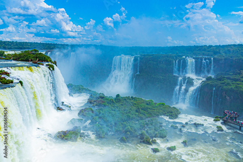 linia-horyzontu-z-panoramicznym-widokiem-na-wodospady-brazylii