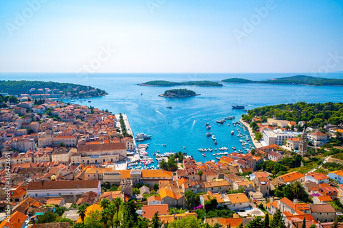 Fototapeta Naklejka Na Ścianę i Meble -  クロアチア（フヴァル島）の街並み