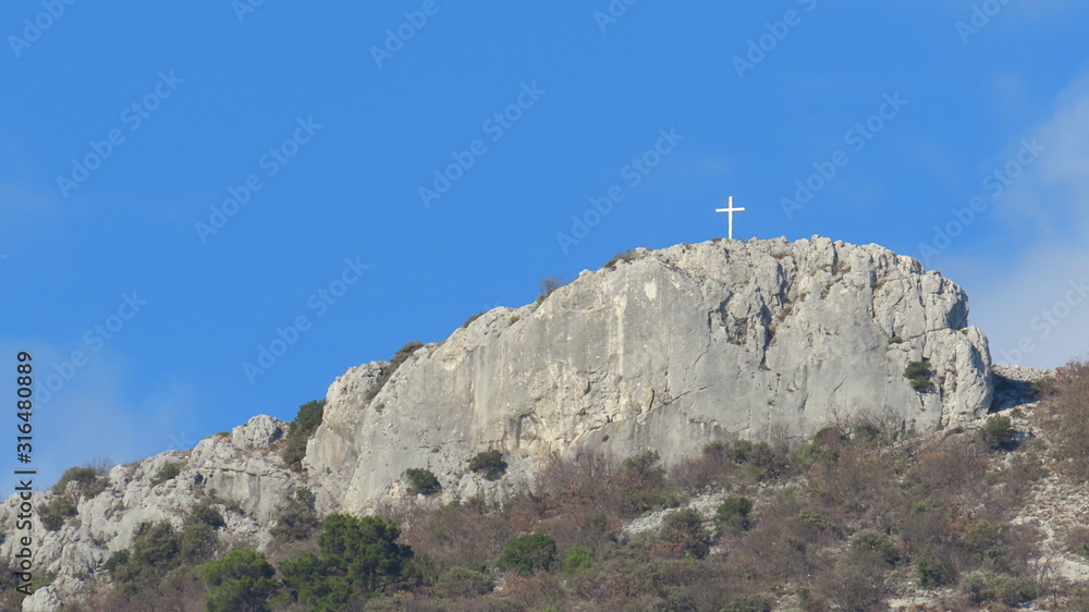 Fototapeta premium Mountain in Croatia Trogir with blue heaven and a cross