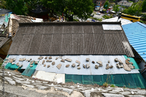 Fotografia An old shanty roof at the shantytown