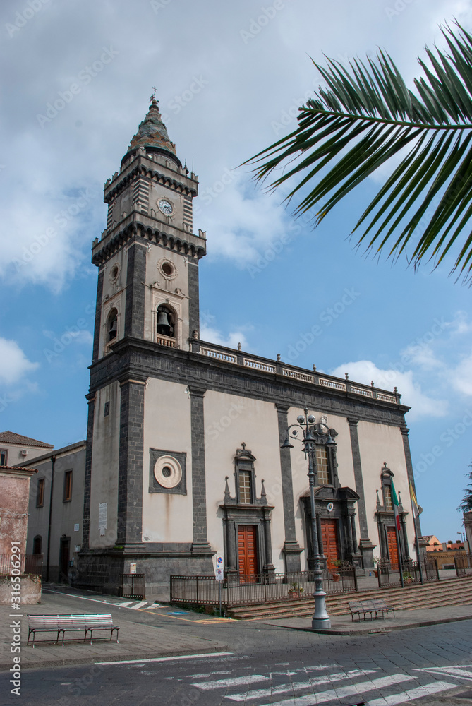 Katholische Kirche in Vorort von Catania auf italienischer Insel Sizilien