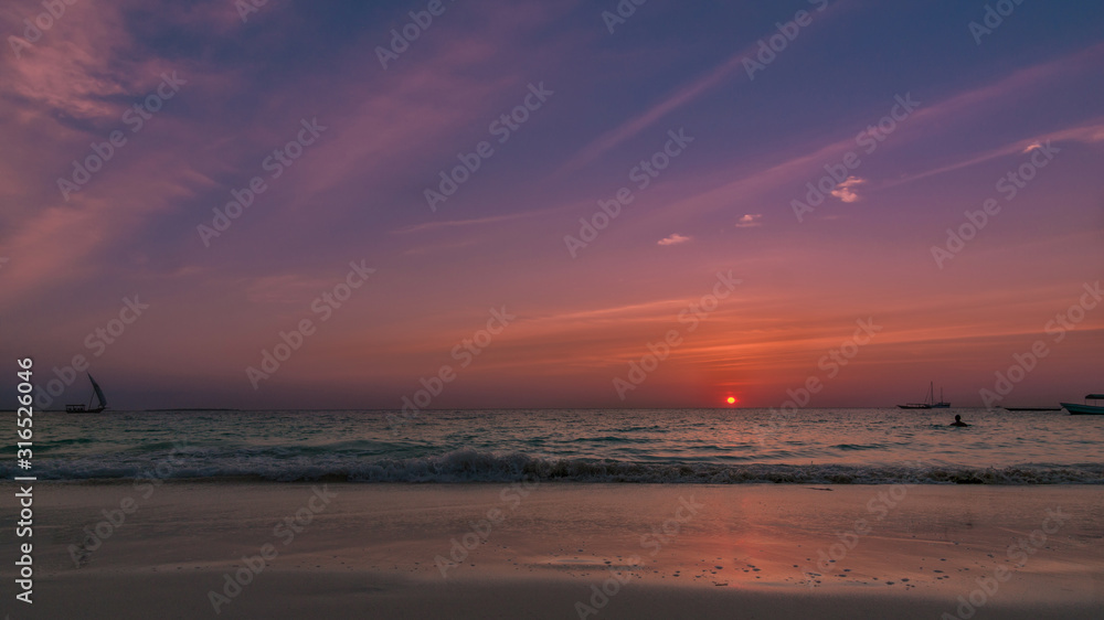 Sonnenuntergang am Strand in Sansibar Afrika Equator