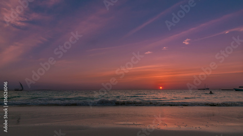 Sonnenuntergang am Strand in Sansibar Afrika Equator © Thomas