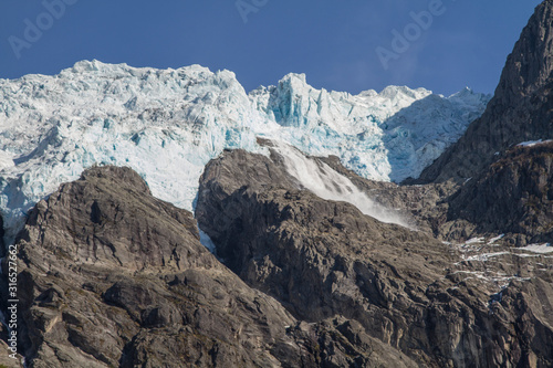 Gletscher kalbt am Flatbreen im Suphelledalen
