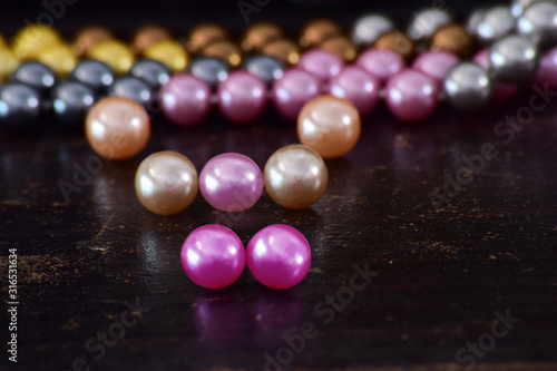  Elegant and beautiful pearl earrings Is an accessory for women