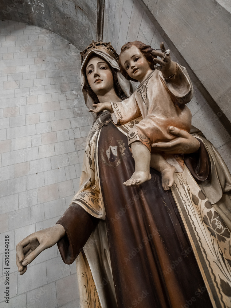 Statue of the virgin and her son