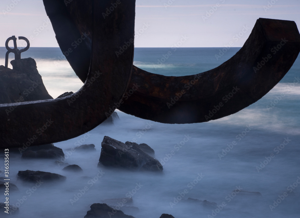 Fototapeta premium peine de los vientos, san sebastian