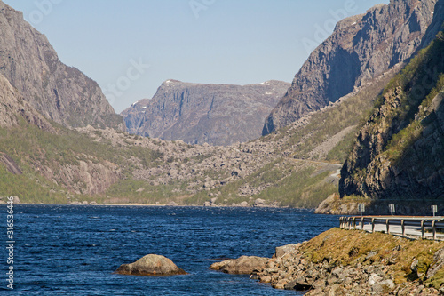 Gloppedalsura  und Indra Vinjavatnet in Norwegem photo