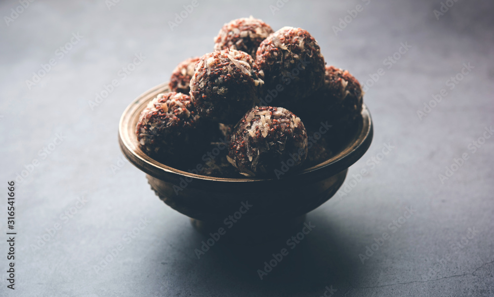 Φωτογραφία Aliv Laddu, Halim Ladoo or Garden cress Seed sweet Balls a very nutritious food in winters or for New Moms