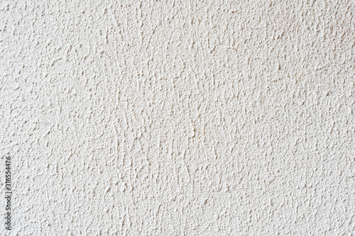 Oberfläche einer weißen, verputzten Innenwand bei der feiner Rollputz aufgetragen wurde  photo