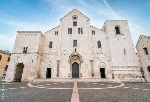 Fototapeta Saint Nicholas Basilica (Basilica di San Nicola) in old town Bari