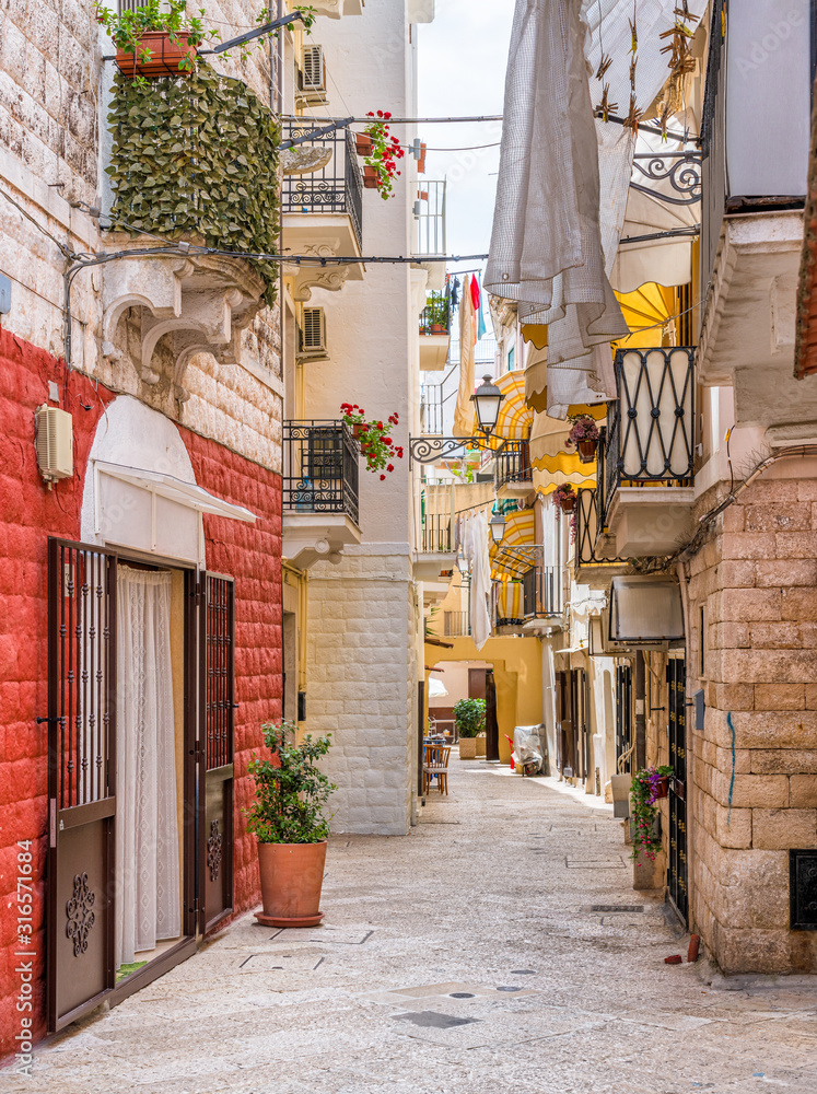 Ταπετσαρία Scenic sight in old town Bari, Puglia (Apulia), southern Italy.
