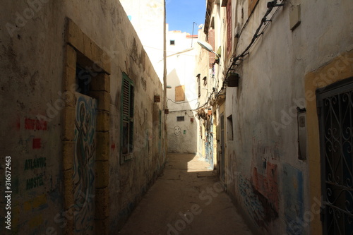 Between the beautiful houses in the old town of Moroccos cities. The sun is shining into alleys that are leading into new discoveries. What can you find behind the next corner 