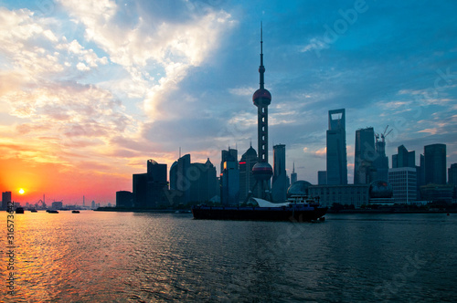 China Shanghai Pudong skyline sonnenaufgang