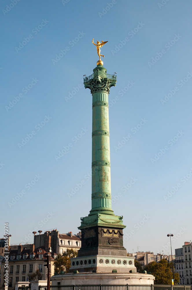 France. Paris. Le Génie de la Liberté sur la colonne de Juillet, place de la Bastille. The Genie of Liberty on the July column, place de la Bastille.