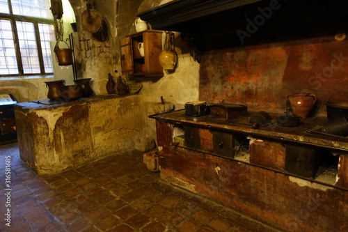 antica cucina nel museo di dozza
