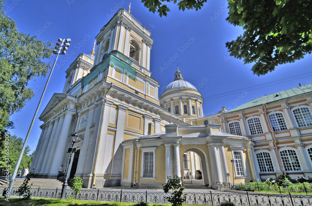 Obraz premium Saint Alexander Nevsky Monastery in Saint Petersburg.