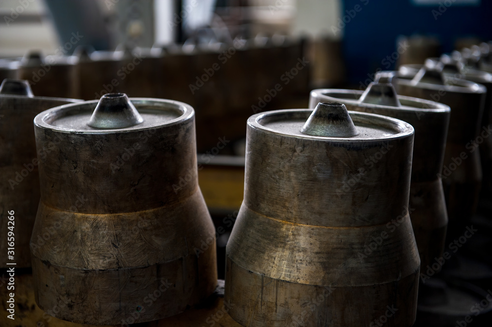 Aluminum plant. aluminum smelting bucket. Safe environmental hightech