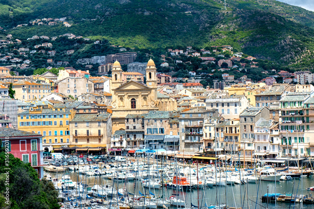 Bastia Hafen Korsika Frankreich Boote Hafenpromenade schiffe farbenfroh wasser meer berg stadt