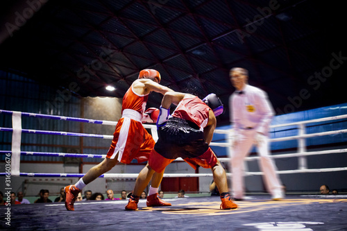Two boxers fighting in a ring © Nuaestudio
