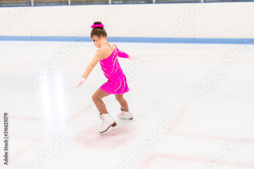 Figure skating © arinahabich