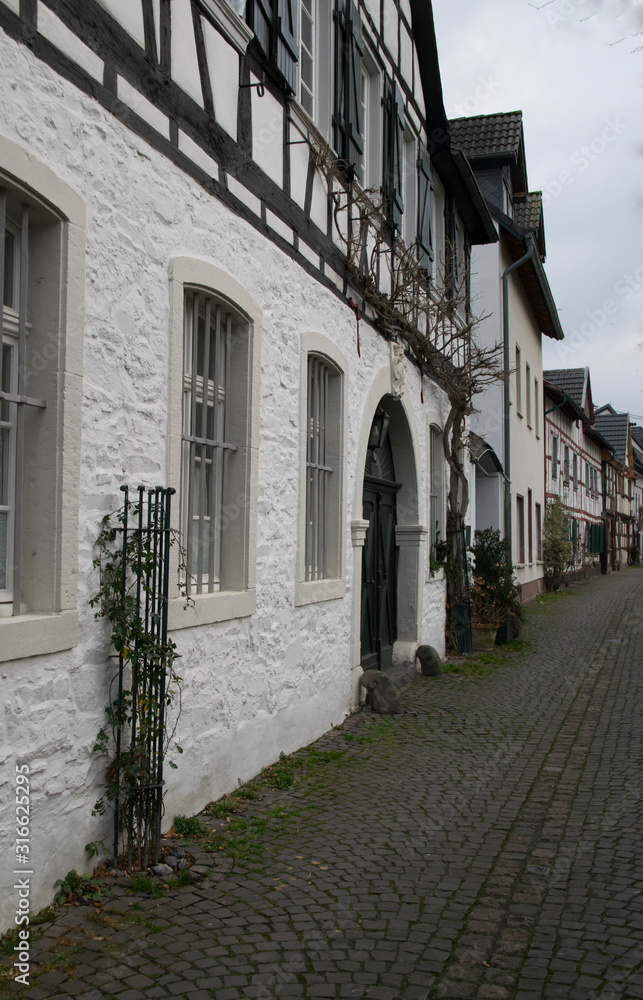 Fototapeta premium Unkel, Mittelrhein, Alte Häuser