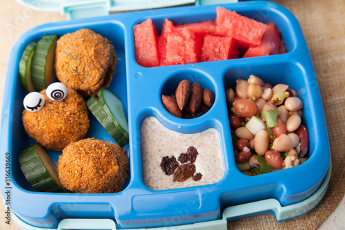 Healthy children's lunch box 