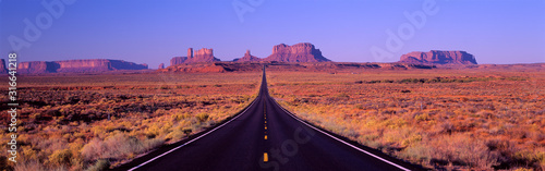 Canvas Print Famous Road to Monument Valley Arizona/Utah border area, Navajo Indian Reservati