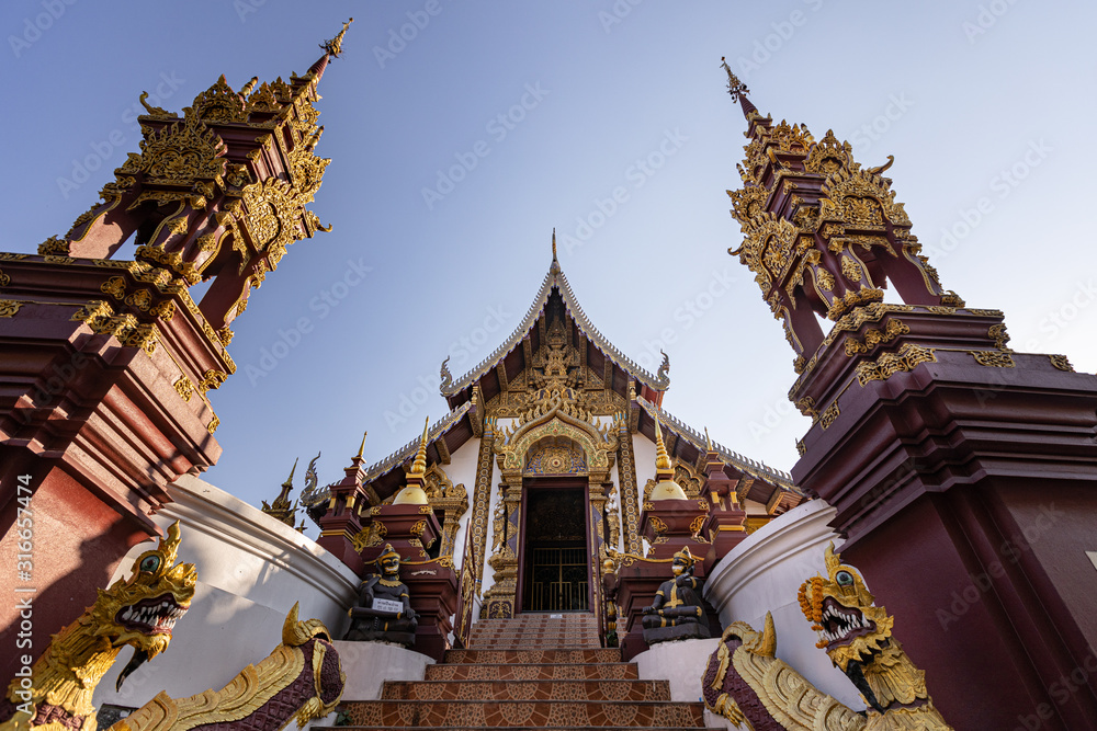 Fototapeta premium Buddhist Temple in Chiang Mai, Thailand