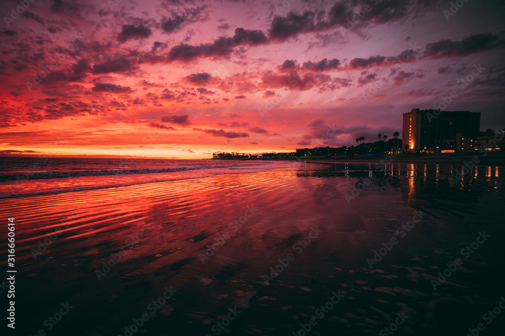 Fototapeta premium Beautiful beach sunset