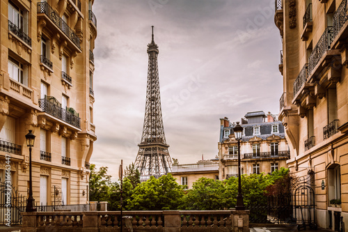Fototapeta Naklejka Na Ścianę i Meble -  Eiffel Tower view from a residential corner in Paris, France