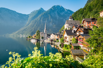 Foto auf Leinwand Küche Klassische Ansicht von Hallstatt im Sommer, Österreich  © JFL Photography