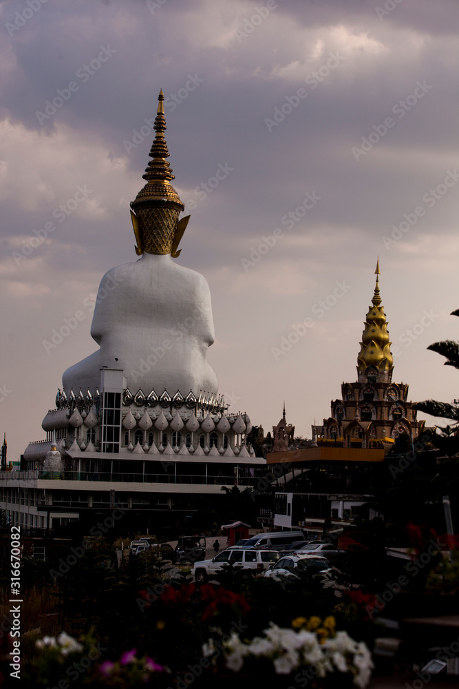 Naklejka premium Buddha statue
