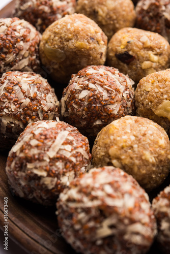 Wallpaper Mural Group of Dink, Gond  , Aliv, Halim laddu, Laddoo, Ladu, Ladoo Made using Garden cress Seed and edible gum, sweet food Torontodigital.ca