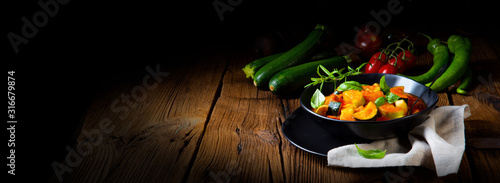 Tableau sur toile zucchini vegetarian ratatouille with tomato sauce and herbs