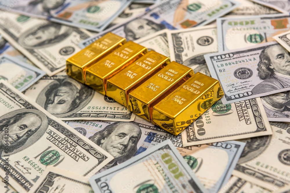 Gold bullion lying on us money Gold bullion lying on us money