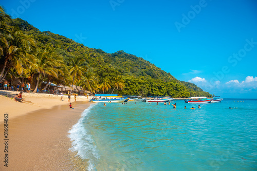 Fototapeta Naklejka Na Ścianę i Meble -  Tela, Honduras »; January 2020: Cocalito beach in Punta de Sal, Tena