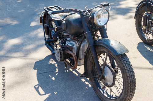 Fototapeta Naklejka Na Ścianę i Meble -  Old motorcycle parked on a city street