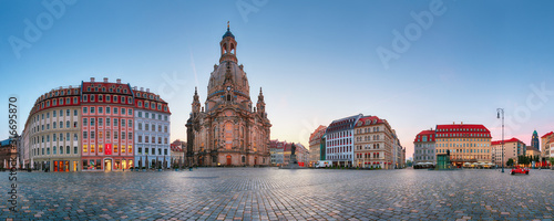 Photos DRESDEN, GERMANY - AUGUST 19, 2015: Neumarkt square and Dresden Frauenkirche (Church of Our Lady)