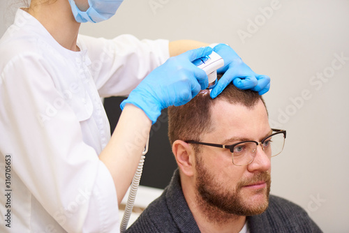Diagnostic complex for microscopic examination of hair and skin of the scalp.