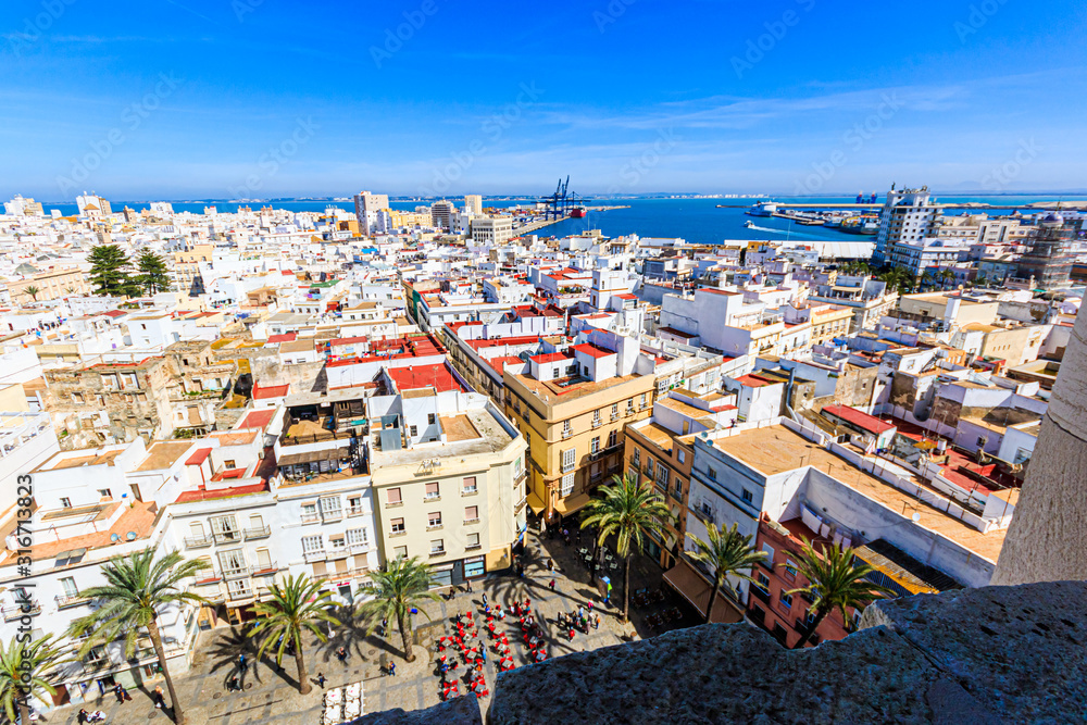 Panorama mit Blick auf die Altstadt von Cadiz
