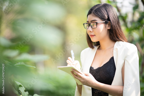Asian beautiful business gi...