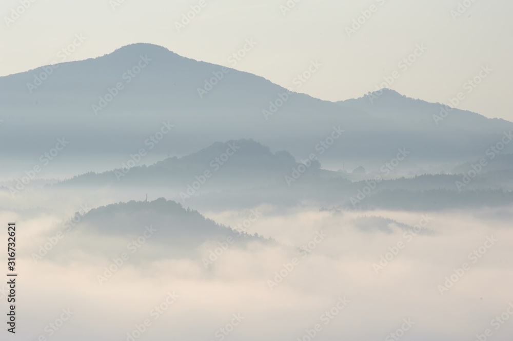 Fototapeta premium Foggy autumn landscape