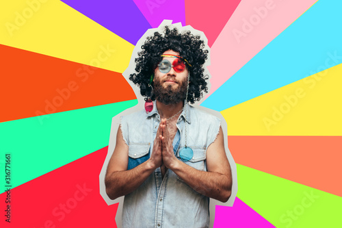 Платно Friendly bearded young male hippie with curly hair in stylish sunglasses isolate