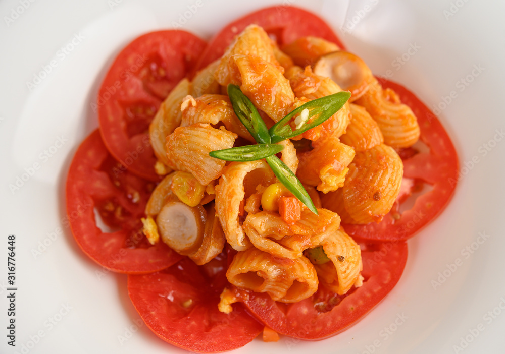 Stir fried macaroni with tomato sauce and pork Stir fried macaroni with tomato sauce and pork