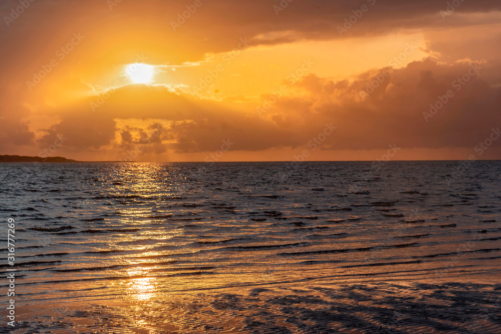 Obraz premium Sonnenuntergang am der Nordsee